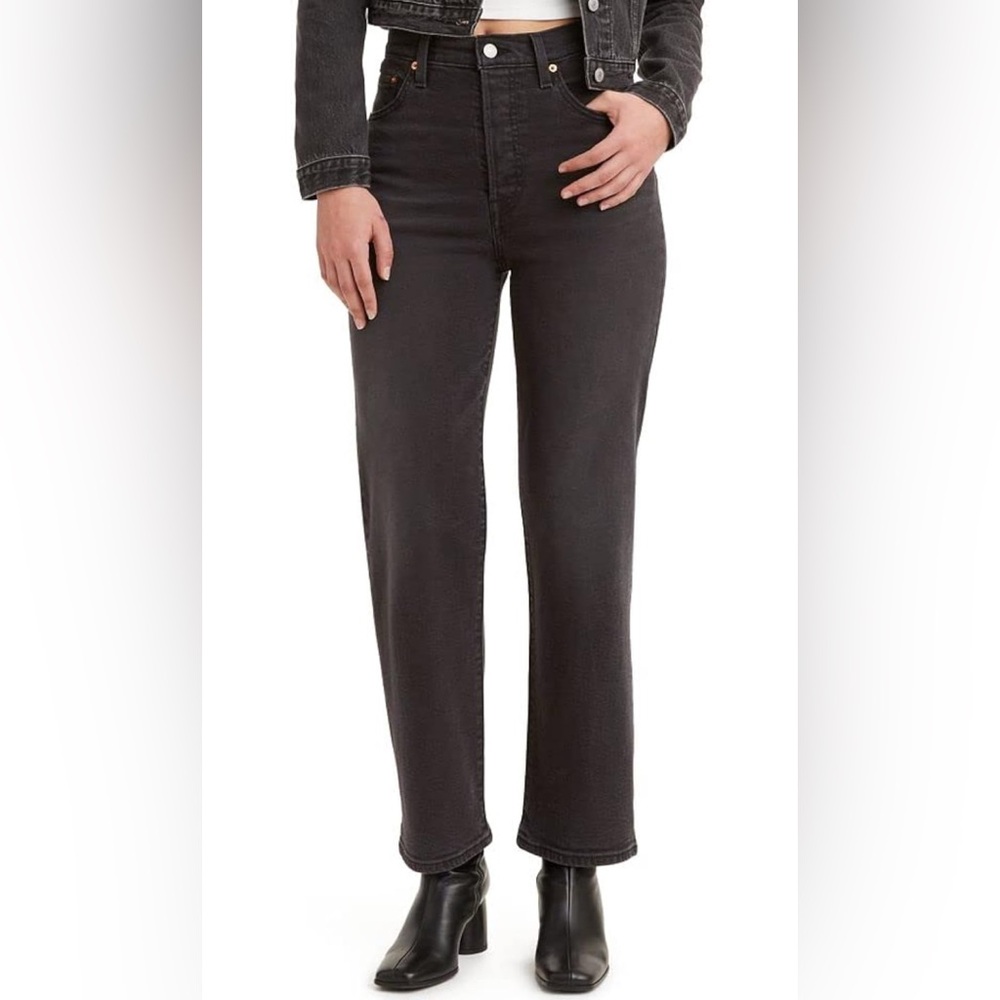 Levi's Women's Ribcage Straight Ankle Jeans in Black Rinse size 32